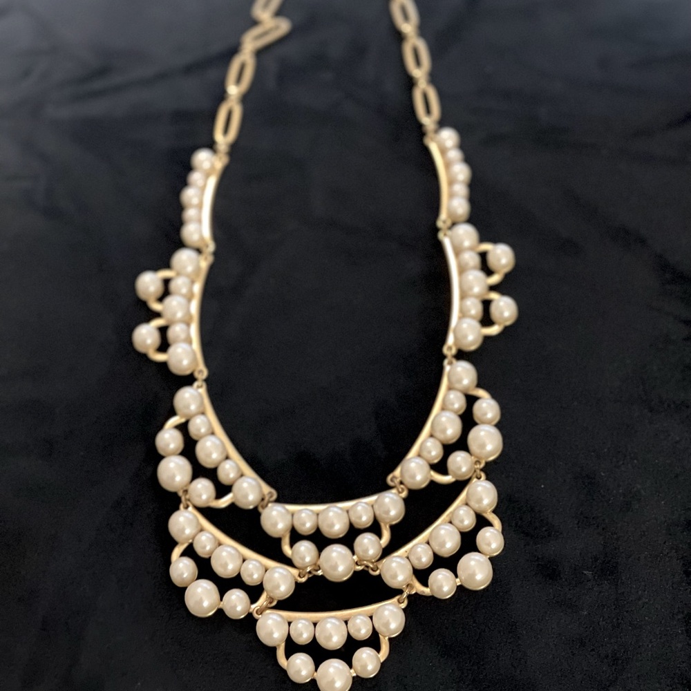 Chunky pearl necklace, beautiful statement piece for that LBD!